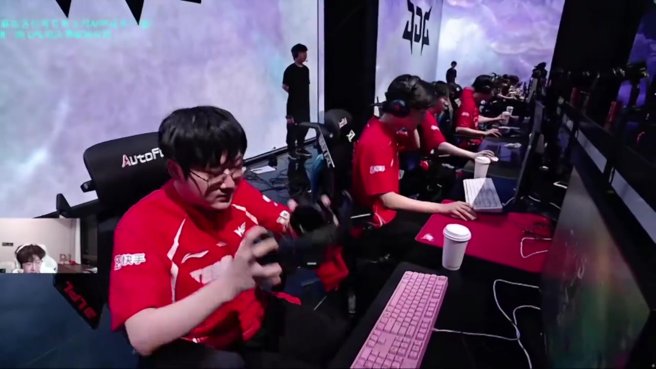 957：JDG被WE率先拿到赛点？米勒：感觉WE有机会啊